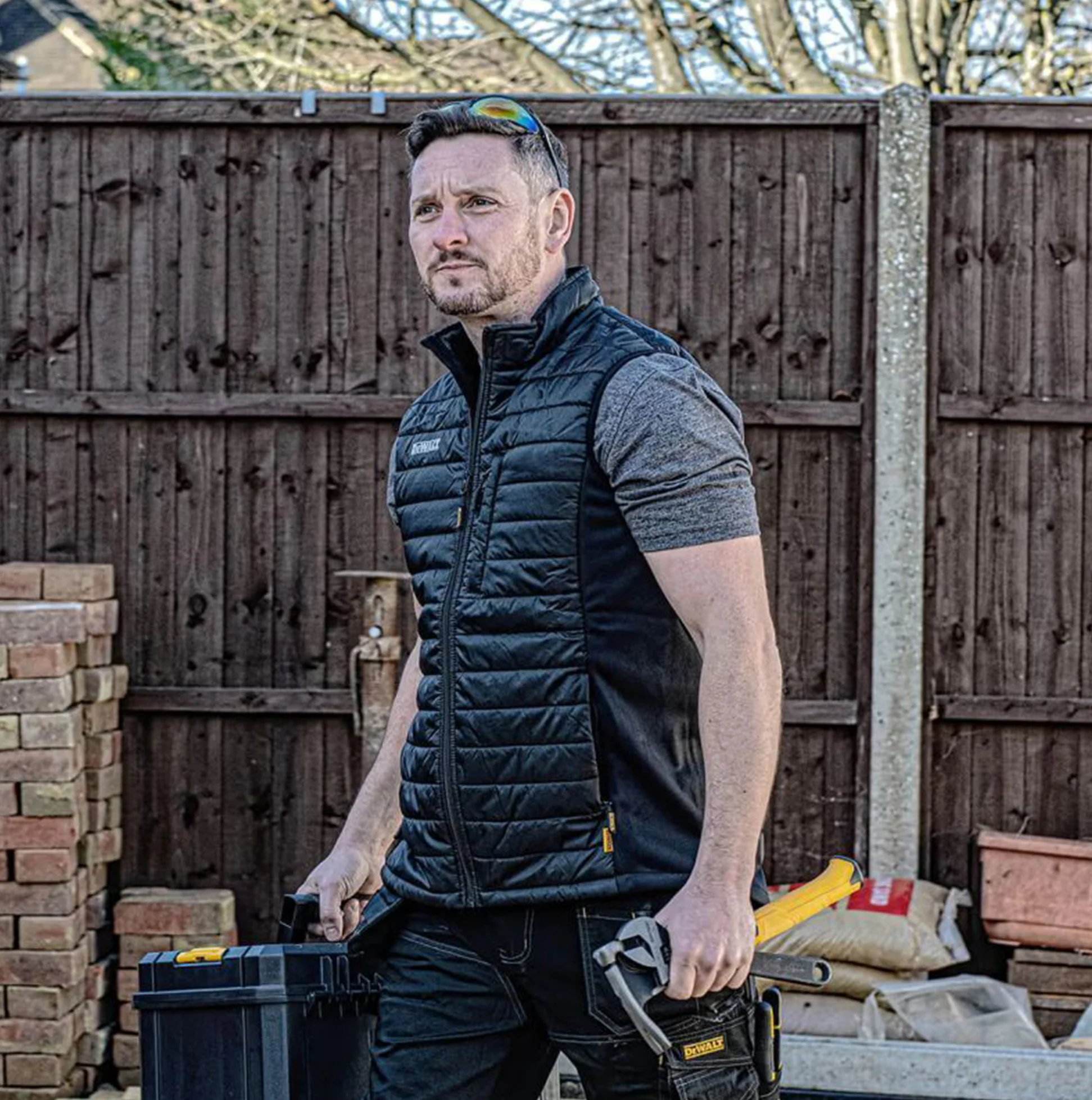 Dewalt FORCE Mens Gilet Black - Image 4